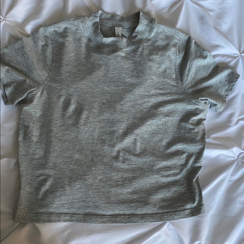 Lululemon cropped mock neck workout top